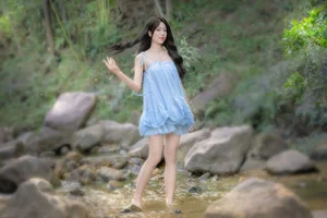 Early Summer Aesthetic: YiTuYu Art Language Vol.9277 Featuring Model Qi Qi in Lush Emerald Nature Photography-0