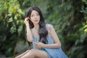 Early Summer Aesthetic: YiTuYu Art Language Vol.9277 Featuring Model Qi Qi in Lush Emerald Nature Photography-11
