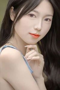 Early Summer Aesthetic: YiTuYu Art Language Vol.9277 Featuring Model Qi Qi in Lush Emerald Nature Photography-19