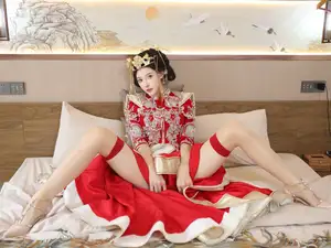 Li Shuang Er: Traditional Beauty in Vibrant Xiùhéfú from XiuRen model Part01-5