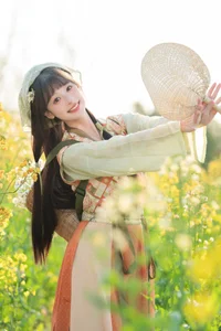 Lạc Bước Giữa Đồng Hoa Cải Vàng Cùng Nàng Thơ Xia Yu Xiao Nian-25