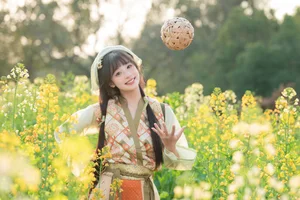 Lạc Bước Giữa Đồng Hoa Cải Vàng Cùng Nàng Thơ Xia Yu Xiao Nian-38