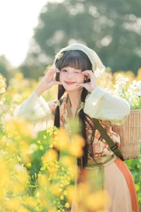 Lạc Bước Giữa Đồng Hoa Cải Vàng Cùng Nàng Thơ Xia Yu Xiao Nian-1