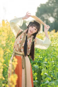 Lạc Bước Giữa Đồng Hoa Cải Vàng Cùng Nàng Thơ Xia Yu Xiao Nian-12