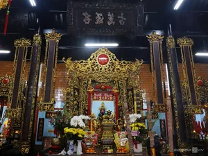 Exploring the 130-Year-Old Chùa Ông: A Cultural Gem in Can Tho, Vietnam with Mesmerizing Eternal Incense Coils-2