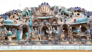 Exploring the 130-Year-Old Chùa Ông: A Cultural Gem in Can Tho, Vietnam with Mesmerizing Eternal Incense Coils-12