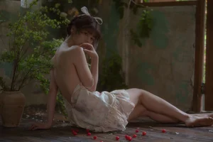 Dreamy French-Style Moments with Lin Mu Ting Zi in Art Collection-21