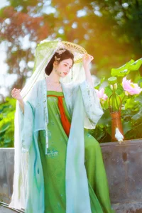 Xiao Du Tong Xue: Elegant Sunset Creek Portrait Series from YiTuYu Art Language Vol.9376 - Aesthetic Outdoor Lifestyle Photography-15