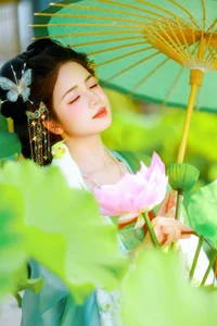Xiao Du Tong Xue: Elegant Sunset Creek Portrait Series from YiTuYu Art Language Vol.9376 - Aesthetic Outdoor Lifestyle Photography-1