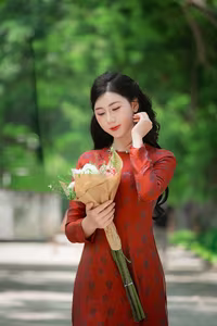 VGU No.109: Admire the Graceful Vietnamese Ao Dai Amidst a Sea of Vibrant Flowers-10