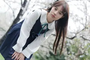 YiTuYu Vol.8649 Xiao Zi: Gentle Spring Beauty, an Aesthetic Portrait Amidst Blossoms.-29