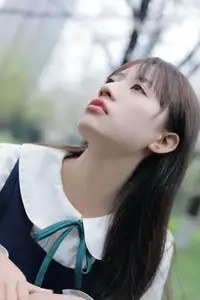 YiTuYu Vol.8649 Xiao Zi: Gentle Spring Beauty, an Aesthetic Portrait Amidst Blossoms.-11