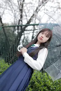 YiTuYu Vol.8649 Xiao Zi: Gentle Spring Beauty, an Aesthetic Portrait Amidst Blossoms.-16