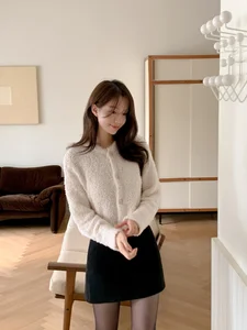 Lunar New Year 2026 Fashion: 4 Short Style Essentials to Look Taller and Younger Instantly-2