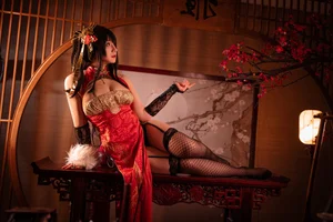 The Captivating Elegance of Coser Zyra  as Taihou-5