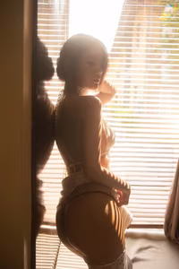 Jiu Shi A Zhu: Beauty Bathed in Warm Afternoon Sun - Alluring Moment by the Window-7