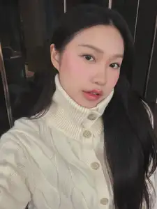 Doan Hai My: Sweet Beauty & Korean Doll Face Captivate Hearts in Winter Chill.-1