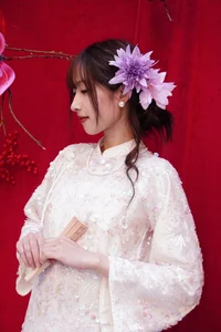 Elegant Vietnamese Woman in Traditional White Ao Dai - Timeless Cultural Fashion and Portrait Photography Inspiration-3