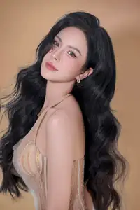 Diep Lam Anh Stuns: Her "Living Doll" Beauty Captivates All Eyes!-5
