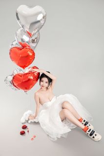 Coser Nnian LOVE Valentine's Special: Enchanting White Dress & Heart Balloons Photoshoot-12