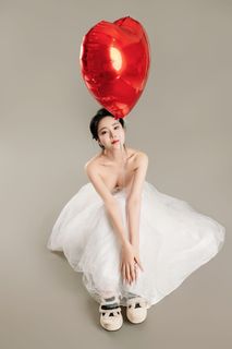 Coser Nnian LOVE Valentine's Special: Enchanting White Dress & Heart Balloons Photoshoot-29