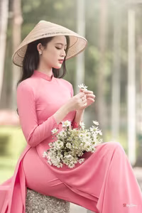 VGU No.62: Discover the graceful traditional beauty of Vietnam with Ao Dai and conical hat-10
