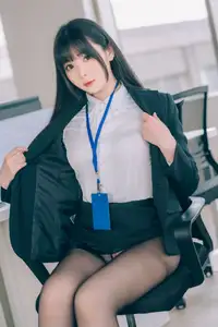 Unveiling Shimo's Secret Office: Coser 霜月shimo's Alluring Office Worker Charm (Part01)-8