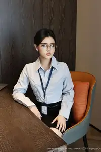 XiuRen No10674 Nuo Li Zi Unveiling Her Captivating Office Charm-4