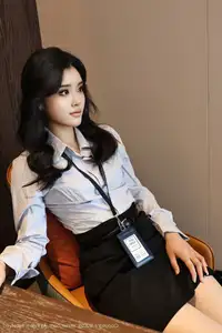 XiuRen No10674 Nuo Li Zi Unveiling Her Captivating Office Charm-1