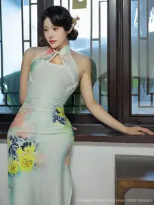 XiuRen No.10749: Li Li An Na O's Elegant Cheongsam Photoshoot Captures Timeless Asian Beauty-1
