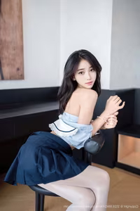 Shi An An Vol.360: Charming Schoolgirl Elegance in Modern Uniform - Exclusive XingYan Photo Collection-6