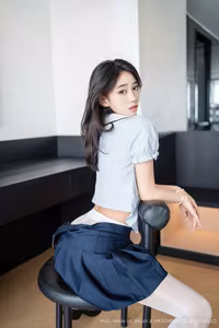 Shi An An Vol.360: Charming Schoolgirl Elegance in Modern Uniform - Exclusive XingYan Photo Collection-8
