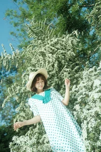 Elegant Spring Portrait Photography: Yang Zi in Art Language Vol.9105 – A Floral Aesthetic Journey of Light and Nature-8