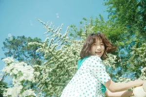 Elegant Spring Portrait Photography: Yang Zi in Art Language Vol.9105 – A Floral Aesthetic Journey of Light and Nature-7