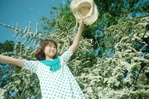 Elegant Spring Portrait Photography: Yang Zi in Art Language Vol.9105 – A Floral Aesthetic Journey of Light and Nature-9