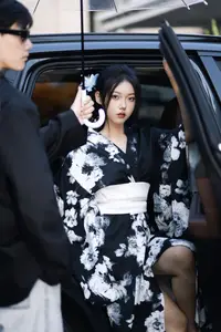 YiTuYu Vol.8764: Discover the Elegant Beauty of Qi Miao in a Private Space-8