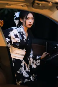 YiTuYu Vol.8764: Discover the Elegant Beauty of Qi Miao in a Private Space-4