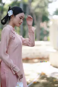 Timeless Beauty: Elegant Vietnamese Girl in Graceful Pink Ao Dai 1000024694-10