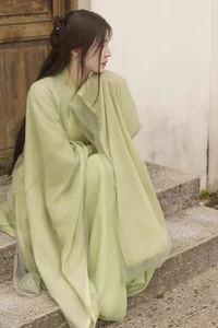 Ethereal Emerald Dreams: Exploring the Fluid Artistry of Ao Xiang Jo Shi’s Latest Portrait Series-12