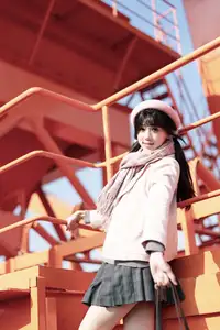 Explore Tun Shu Mei Vol.8548: The girl with a pink beret and enchanting fashion style on railway tracks-39