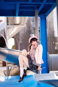 Explore Tun Shu Mei Vol.8548: The girl with a pink beret and enchanting fashion style on railway tracks-33