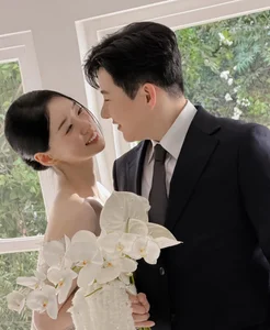 Korean Actress Kim Yu-ji's Romantic Valentine's Day Wedding: Elegant Bridal Style and Celebrity Marriage News-1