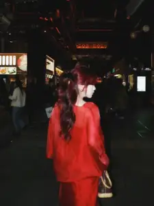 Hot girl Bao Han Helia's Dazzling China Trip: Captivating Photos Amidst Ancient Night Scenery-6