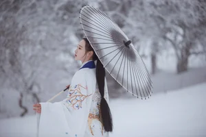 Elegant Winter Portrait Photography: Shiba Yue in YiTuYu Art Language Vol.9112 – Serene Snow Scenes and Artistic Fashion Aesthetics-7