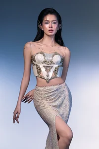 Do Yen Dan Radiates Sophistication in a Stunning Purple Silk Gown-10