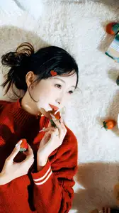YiTuYu Art Language Vol.8573 zzzzzzz: A Girl's Sweet Relaxed Moment with a Bowl of Fruits-11