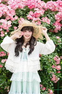 Sunkissed Serenity: Xia Yu Xiao Nian’s Artistic Summer Escape-22