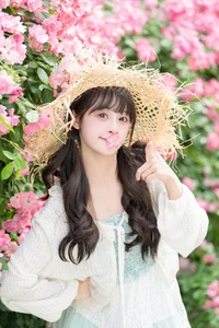 Sunkissed Serenity: Xia Yu Xiao Nian’s Artistic Summer Escape-17