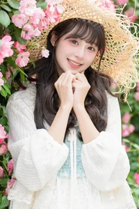 Sunkissed Serenity: Xia Yu Xiao Nian’s Artistic Summer Escape-5