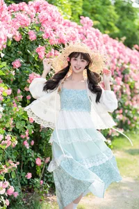 Sunkissed Serenity: Xia Yu Xiao Nian’s Artistic Summer Escape-24